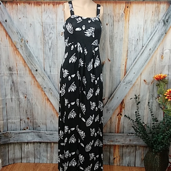 Ann Taylor Dresses & Skirts - ANN TAYLOR Maxi Sun Dress